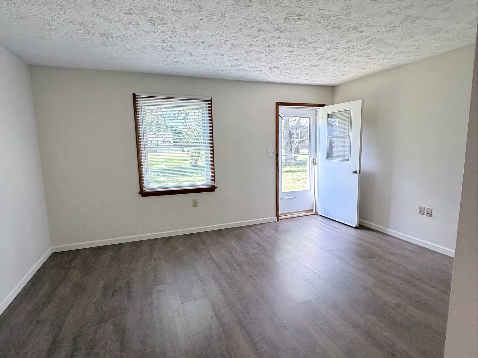 2910 Fernwood Ave - 4 — Photo 3
