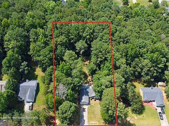 4th image of 215 Cambridge Way