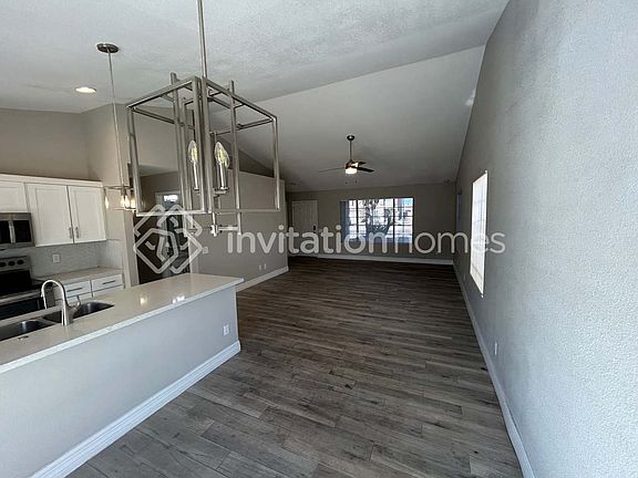 4th image of 3115 W Rose Garden Ln