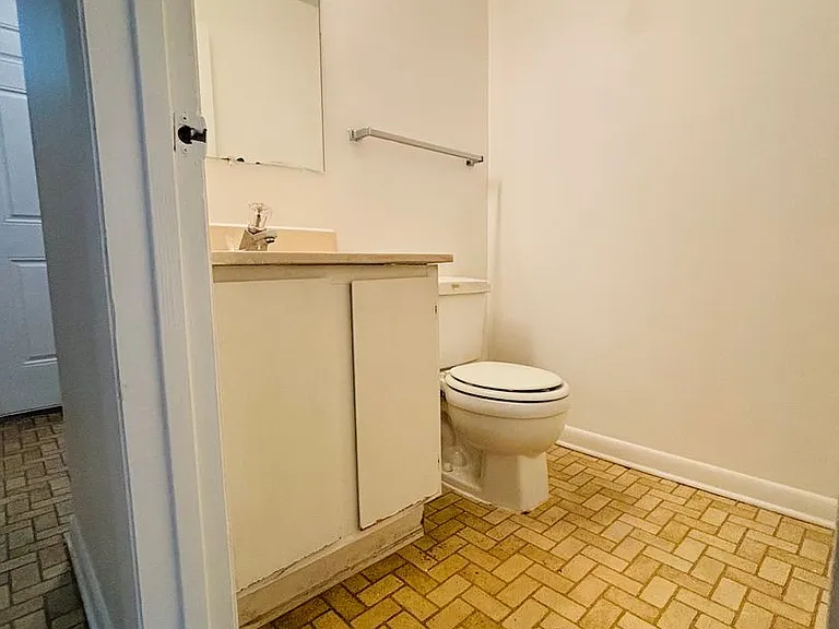 320 Shenandoah Cir — Photo 6
