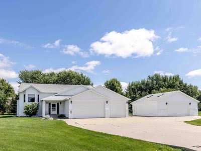 4708 McMahon Estates Ct, West Fargo, ND, 58078
