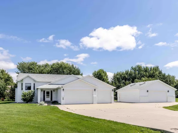 4708 McMahon Estates Ct, West Fargo, ND 58078