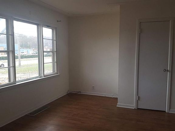 2nd image of 2311 Nelson Ave SE