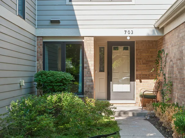 703 Caliente Ct #115B, Libertyville, IL 60048