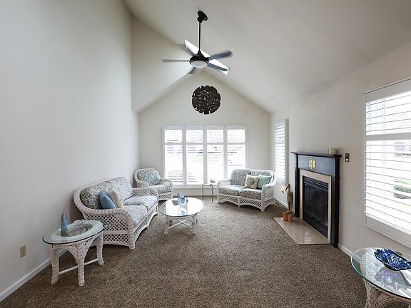 3rd image of 801 Saint James Pl #801