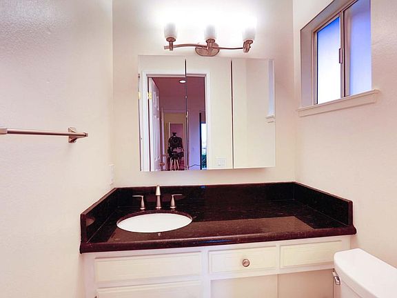 1/2 bathroom