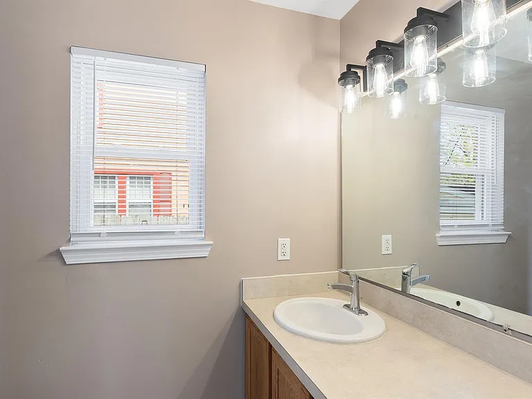 3260 Sashabaw Rd — Photo 14