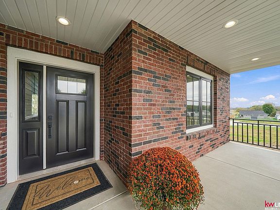 4th image of 1140 Evergreen Rd