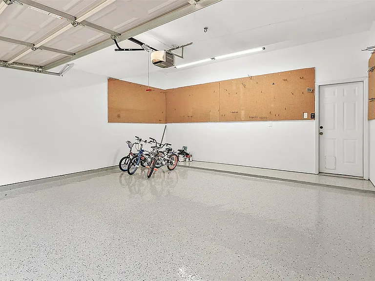 8 Greentwig Pl — Photo 31