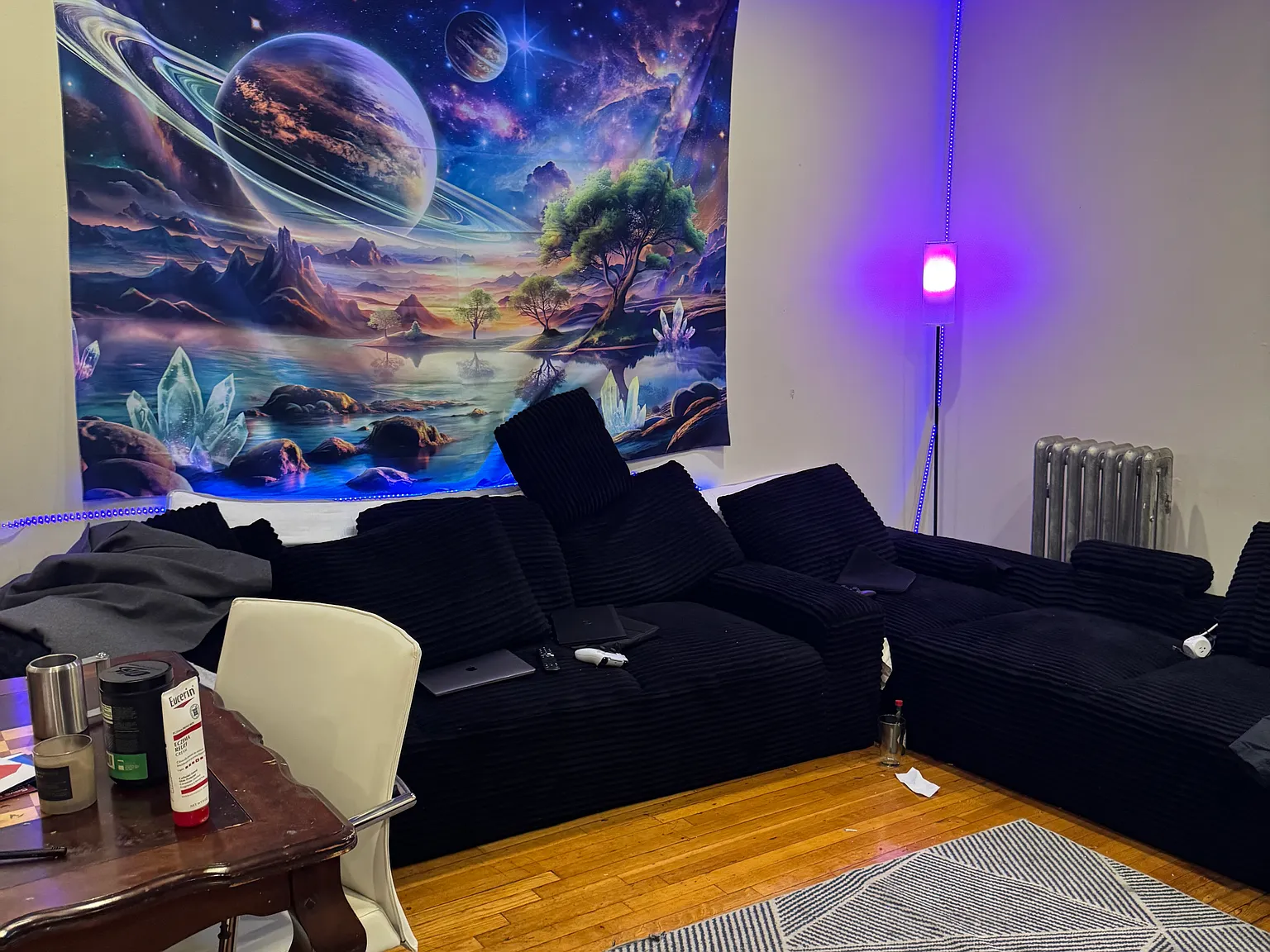 3 bed, 999 sqft, $4,200 — Photo 1