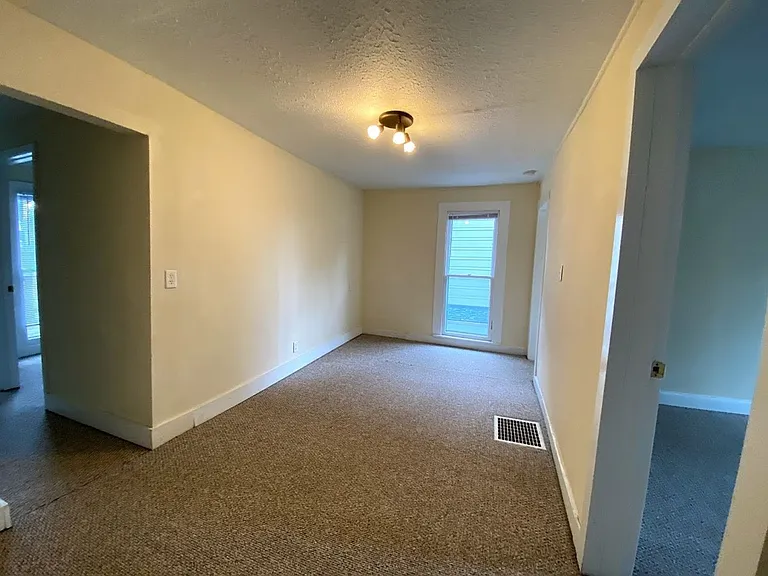 511 N Lincoln St — Photo 17