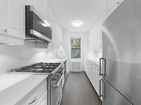 4th image of 920 Park Ave #3A