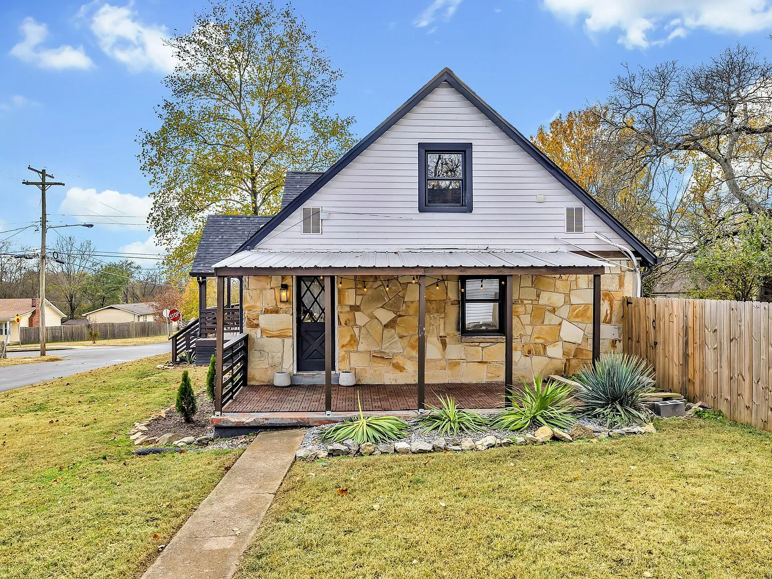 335 Dupont Ave — Photo 3