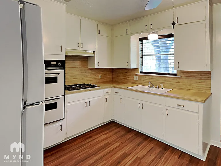 4802 Hilldale Dr — Photo 3