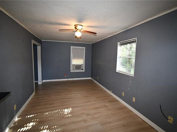 4th image of 811 Falls St