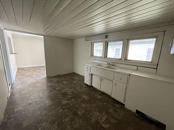 2nd image of 1055 S Dudley Ave