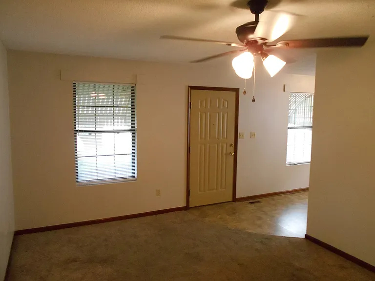 1021 N Kiger Rd — Photo 6