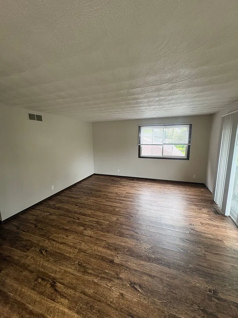 301 N Carole Ave — Photo 4