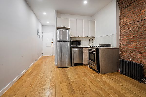 1st image of 21 Catherine St APT 3D