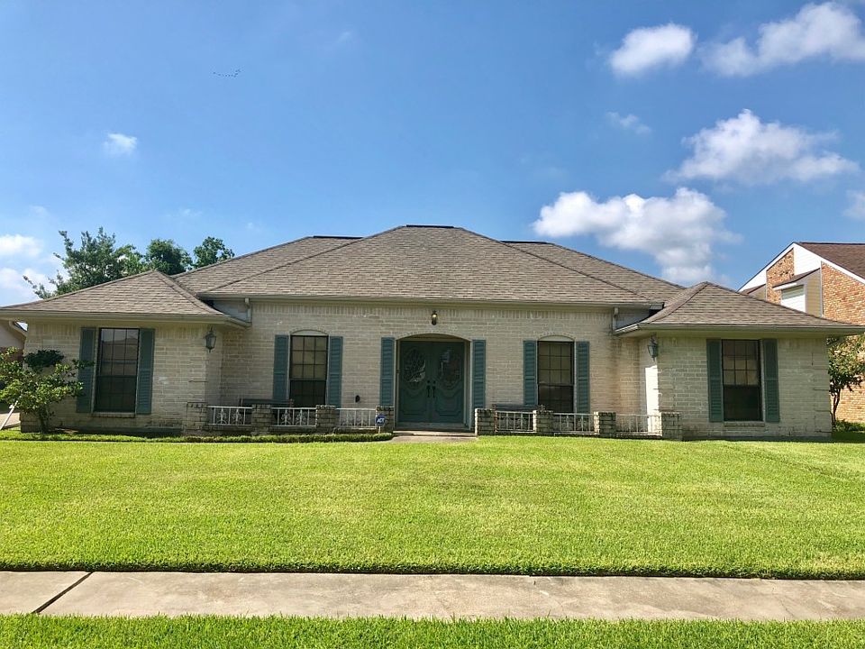 1st image of 305 Nugent Dr