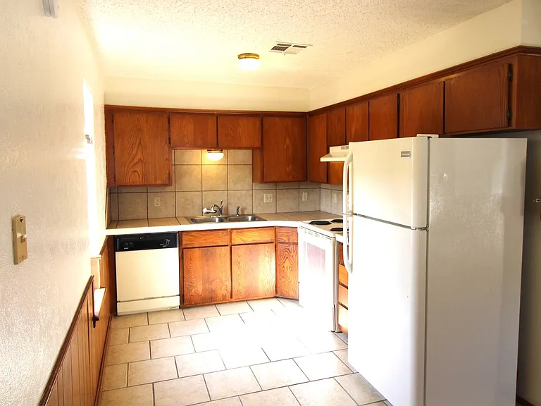 336 Chalmette Dr — Photo 10