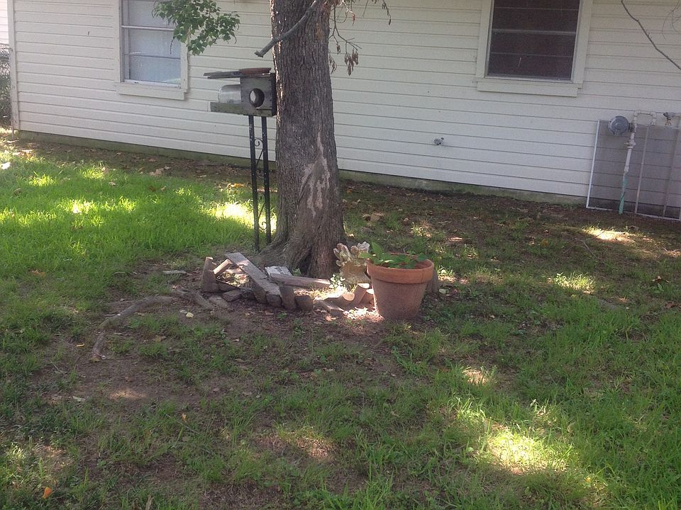 2nd image of 3006 Hillcrest St