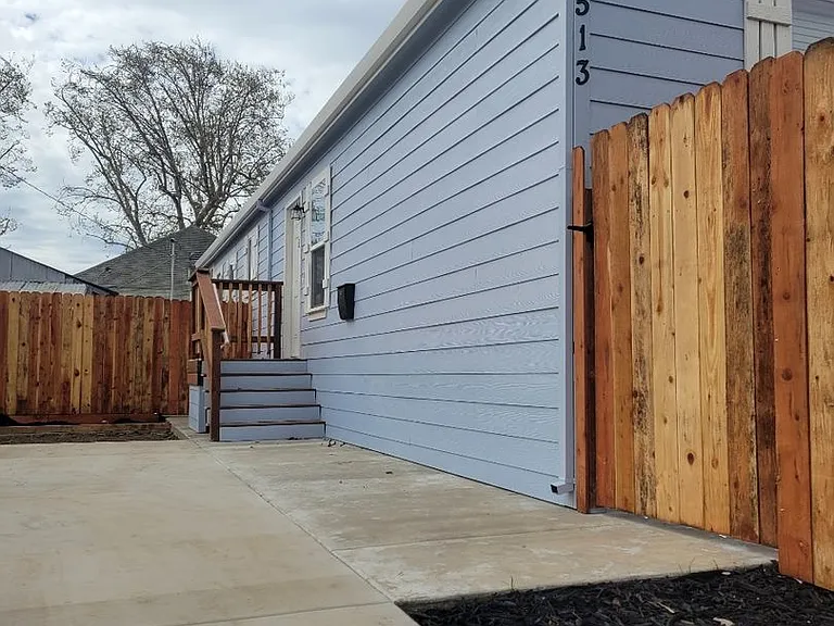 515 E Walnut St — Photo 3