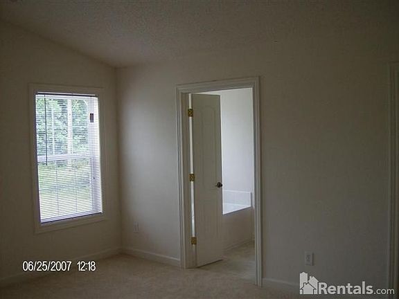 5th image of 4422 Valley Trace Dr