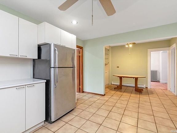 5th image of 97 Westbury Ave