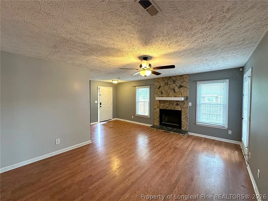 3 bed, 2.0 bath, 1233 sqft, $1,550 — Photo 4