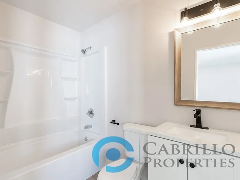 4776 Bancroft St — Photo 20