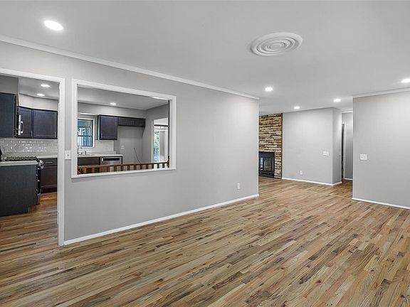 4th image of 2135 Aqueduct Dr