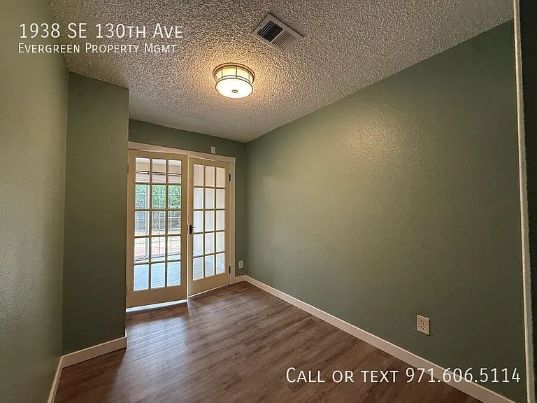 1938 SE 130th Ave — Photo 18