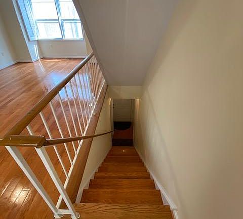 Entry stairway