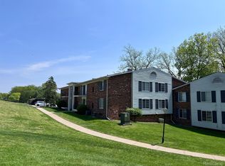 433 Fox Hills Dr S APT 3, Bloomfield Hills, MI 48304