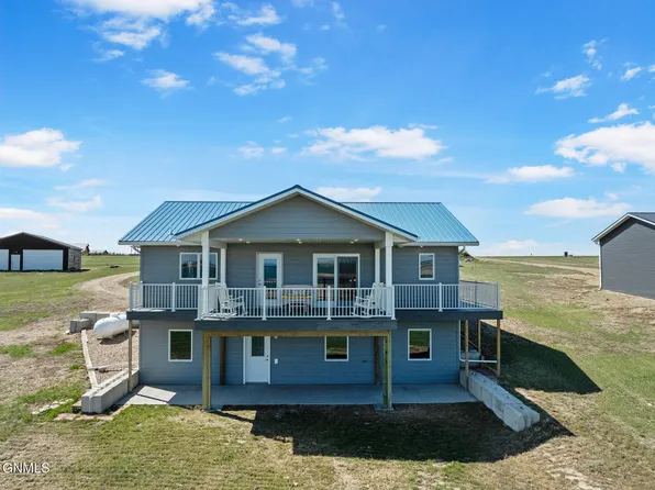 1212 50b Ave NW, Garrison, ND 58540