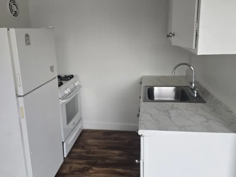 2556 Traction Ave #7 — Photo 4
