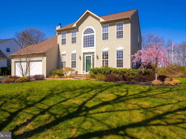 12 Berwick Cir, East Windsor, NJ 08520