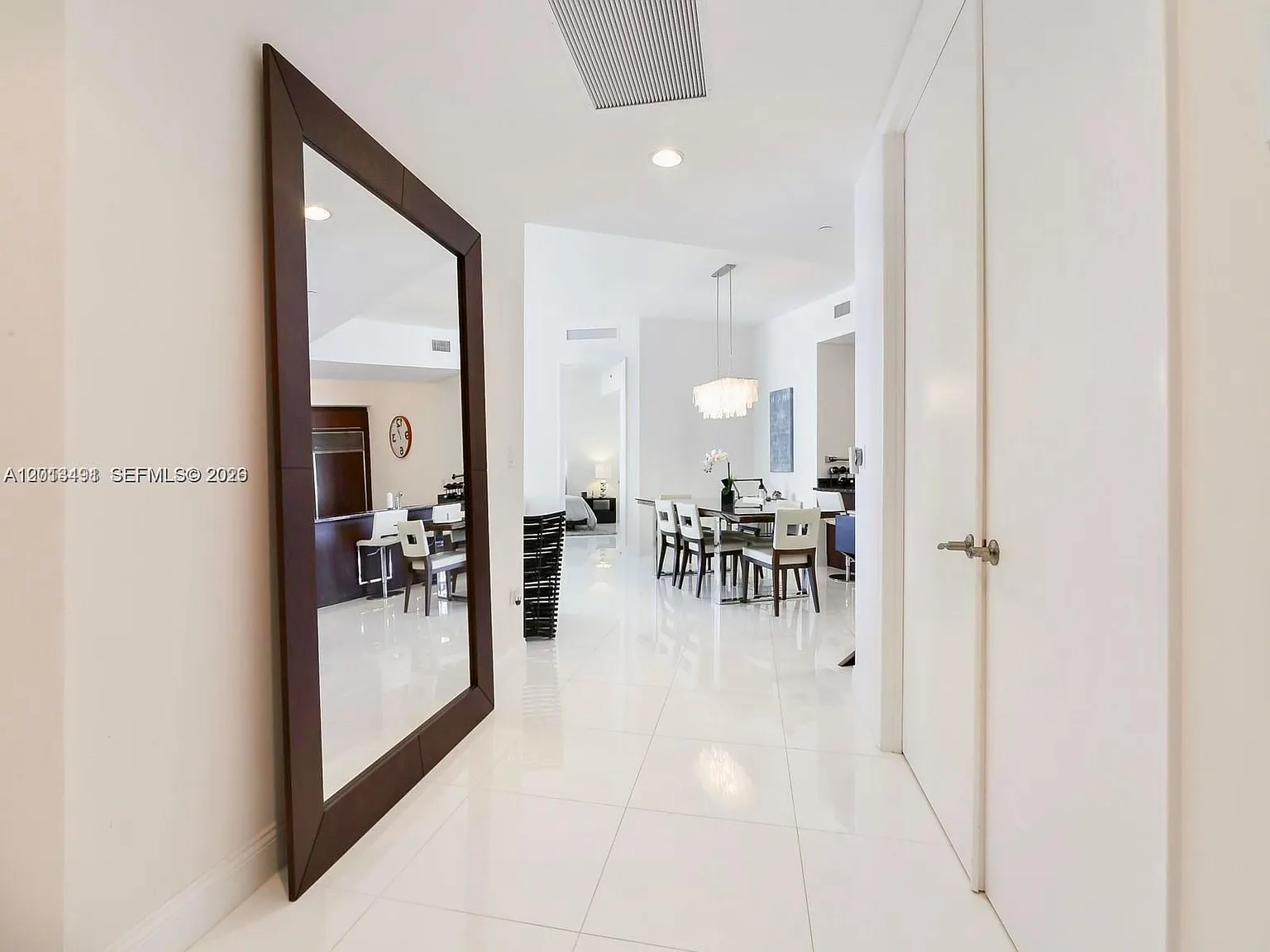 2 bed, 1935 sqft, $10,000 — Photo 3
