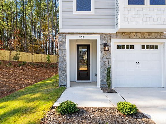 3rd image of 536 Plumleaf Ln
