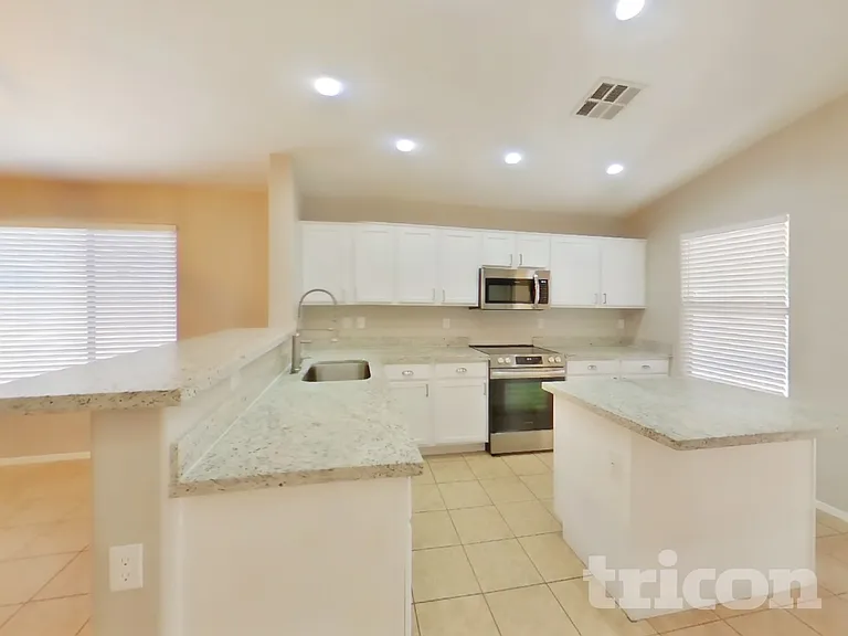 601 E Press Rd — Photo 5