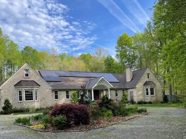 40 Holly Tree Ln, Fredericksburg, VA 22405