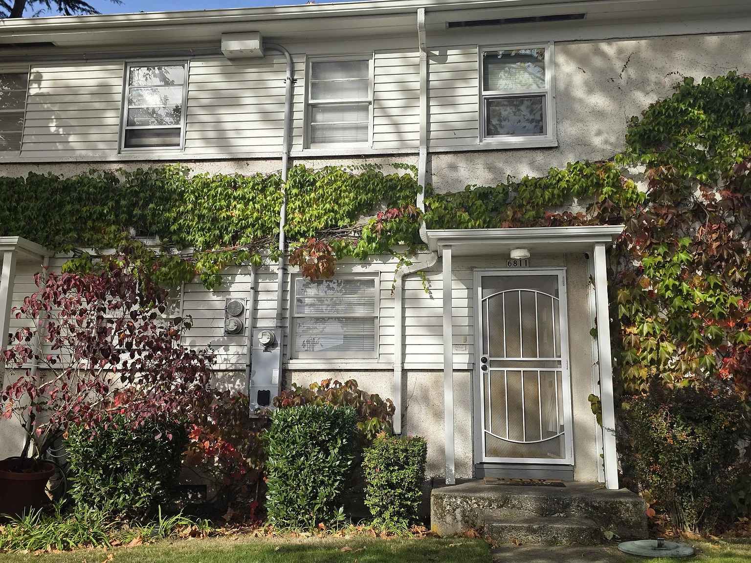 2 bed, 1050 sqft, $1,900 — Photo 1