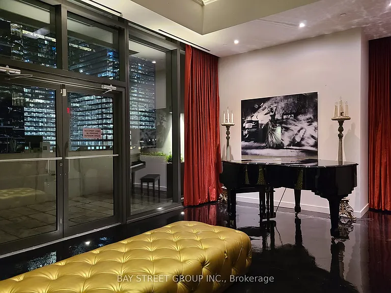 197 Yonge St #5709 — Photo 10