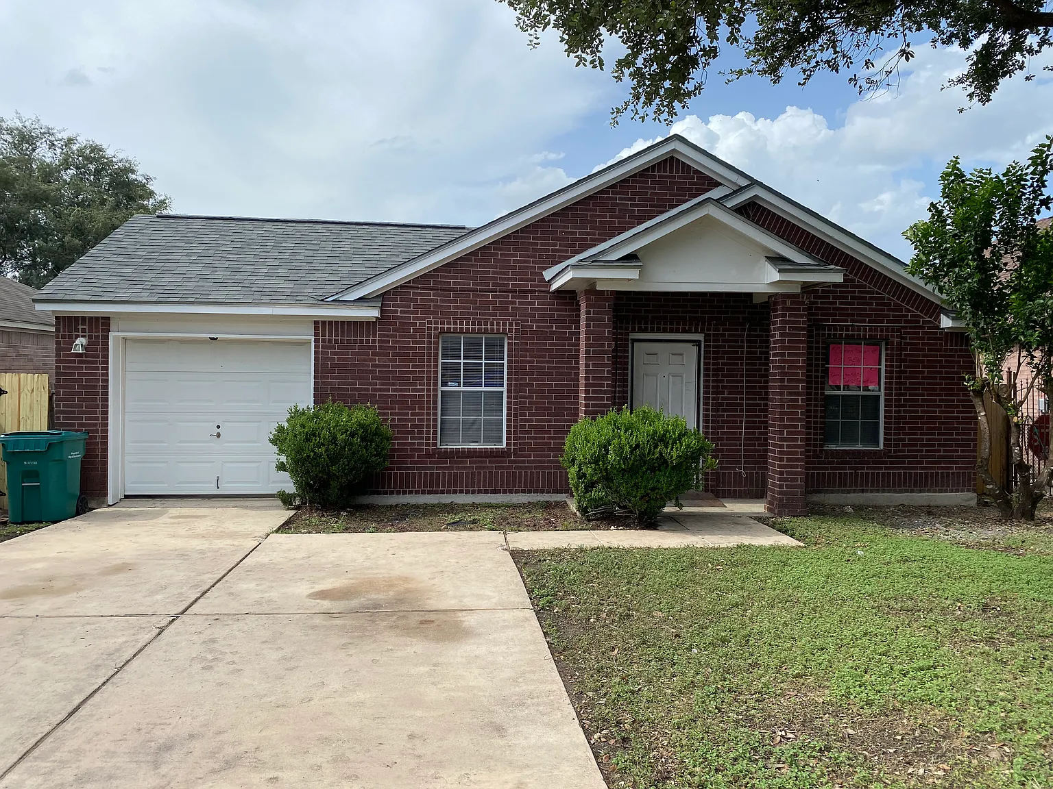 3 bed, 1040 sqft, $1,650 — Photo 1