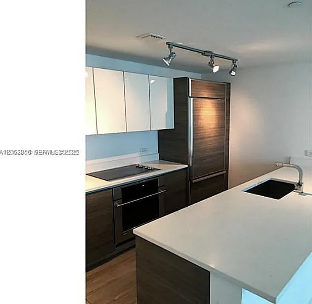 1100 Millecento Residence — Photo 3