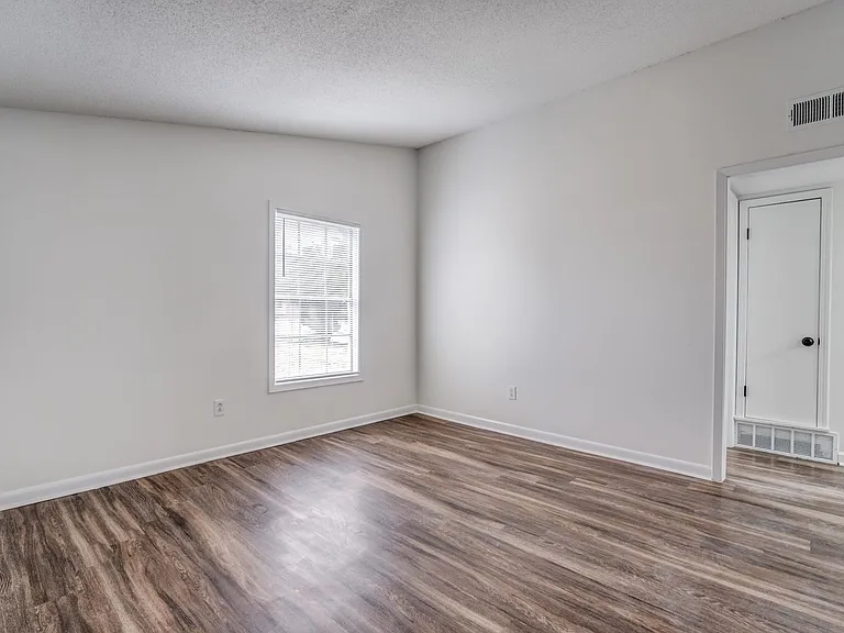 4980 Vickie Dr — Photo 9