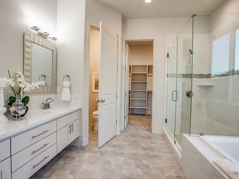 924 Vera Ave — Photo 1