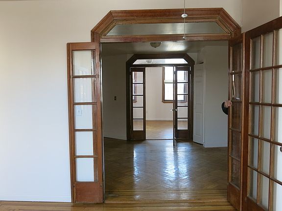 2nd image of 402 Van Brunt St APT 3