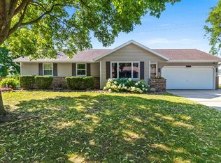 3008 Gilbert Dr, Green Bay, WI 54311